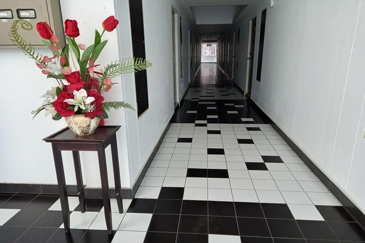 OYO 405 Ruan Plaisoi Apartment Banguecoque Exterior foto
