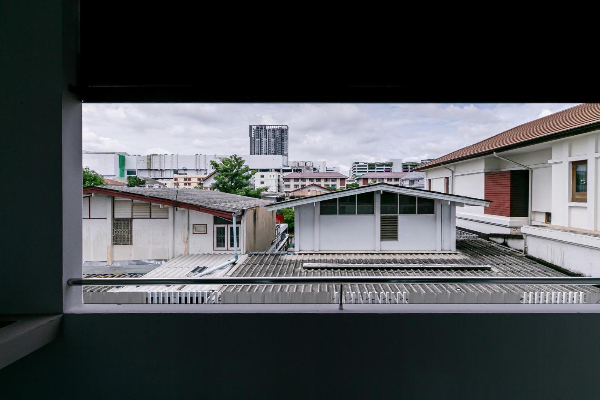 OYO 405 Ruan Plaisoi Apartment Banguecoque Exterior foto