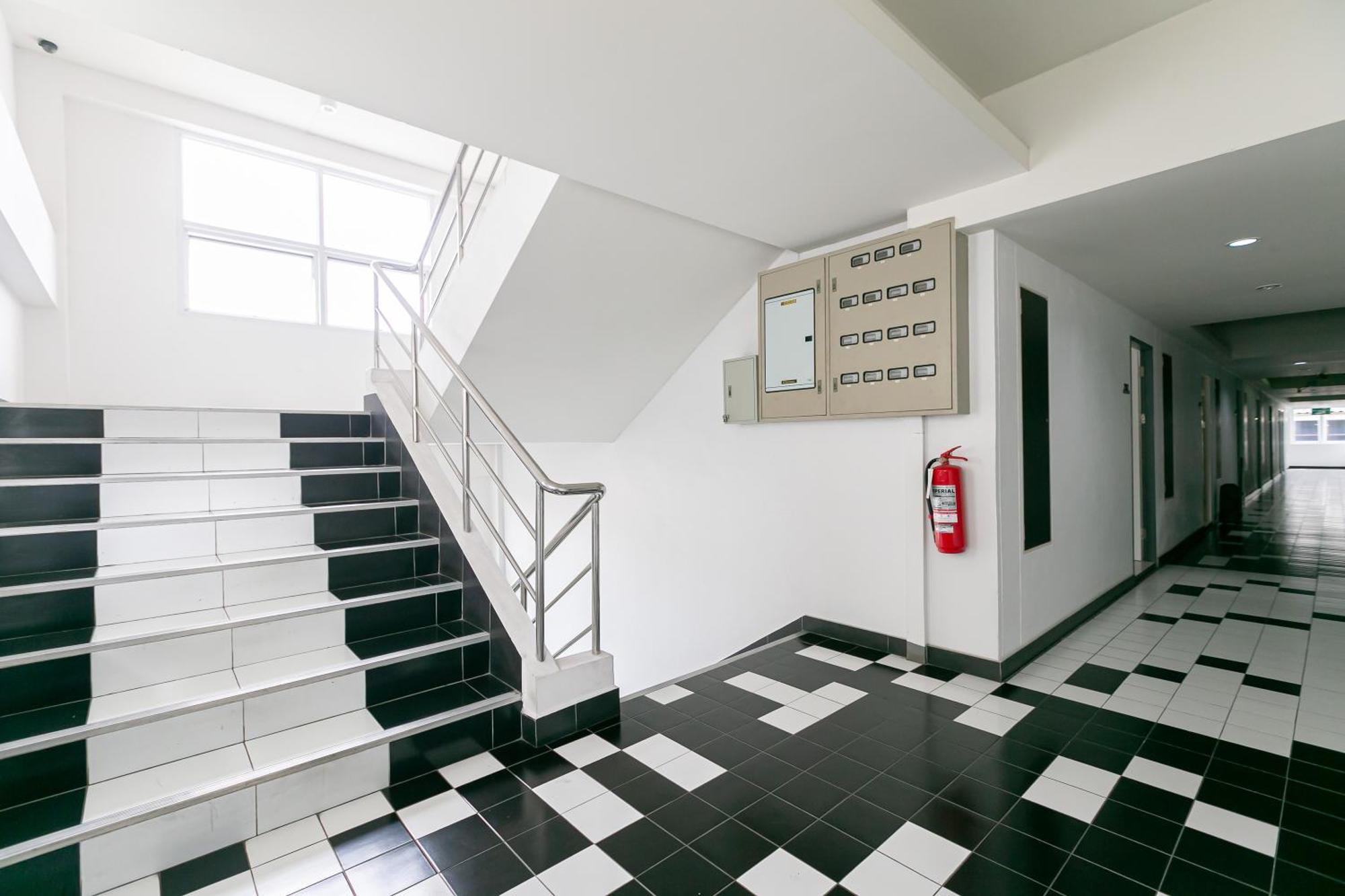 OYO 405 Ruan Plaisoi Apartment Banguecoque Exterior foto