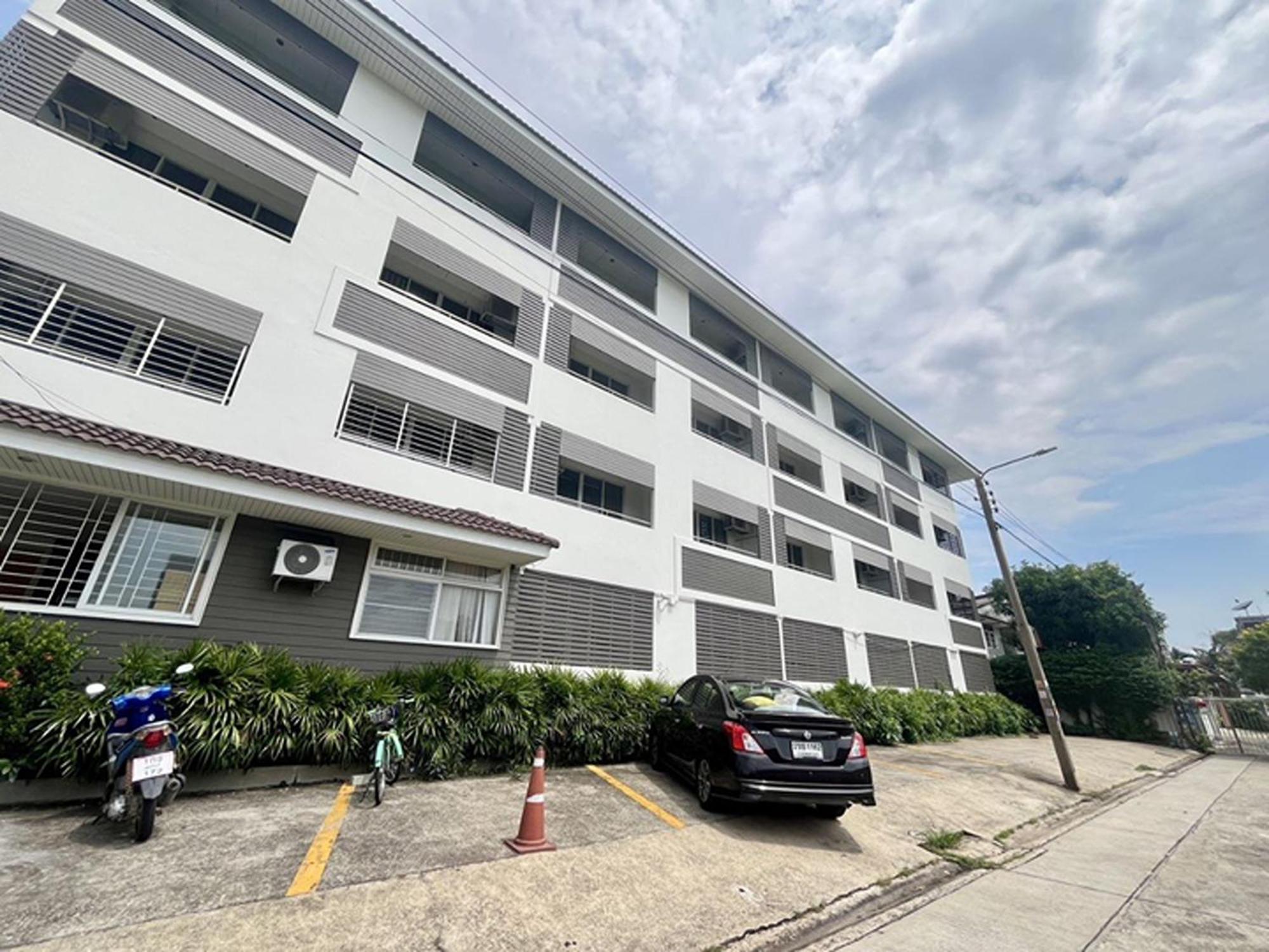 OYO 405 Ruan Plaisoi Apartment Banguecoque Exterior foto