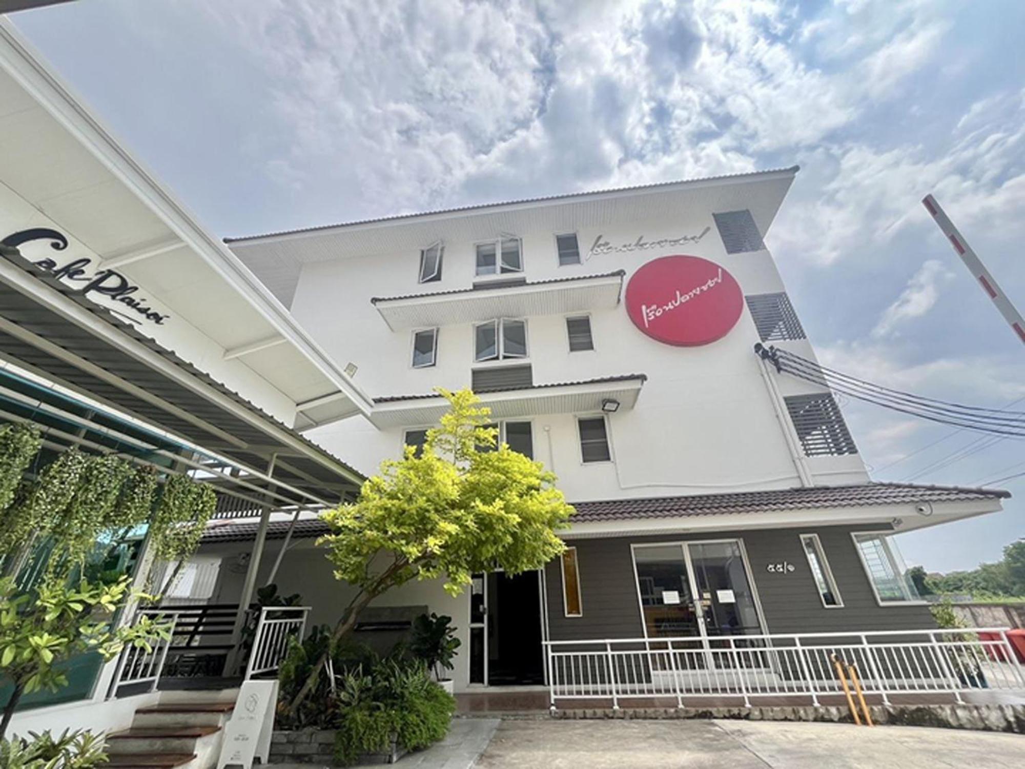 OYO 405 Ruan Plaisoi Apartment Banguecoque Exterior foto