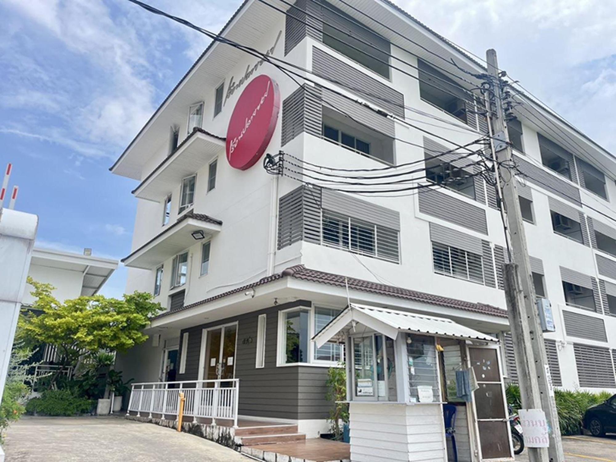 OYO 405 Ruan Plaisoi Apartment Banguecoque Exterior foto