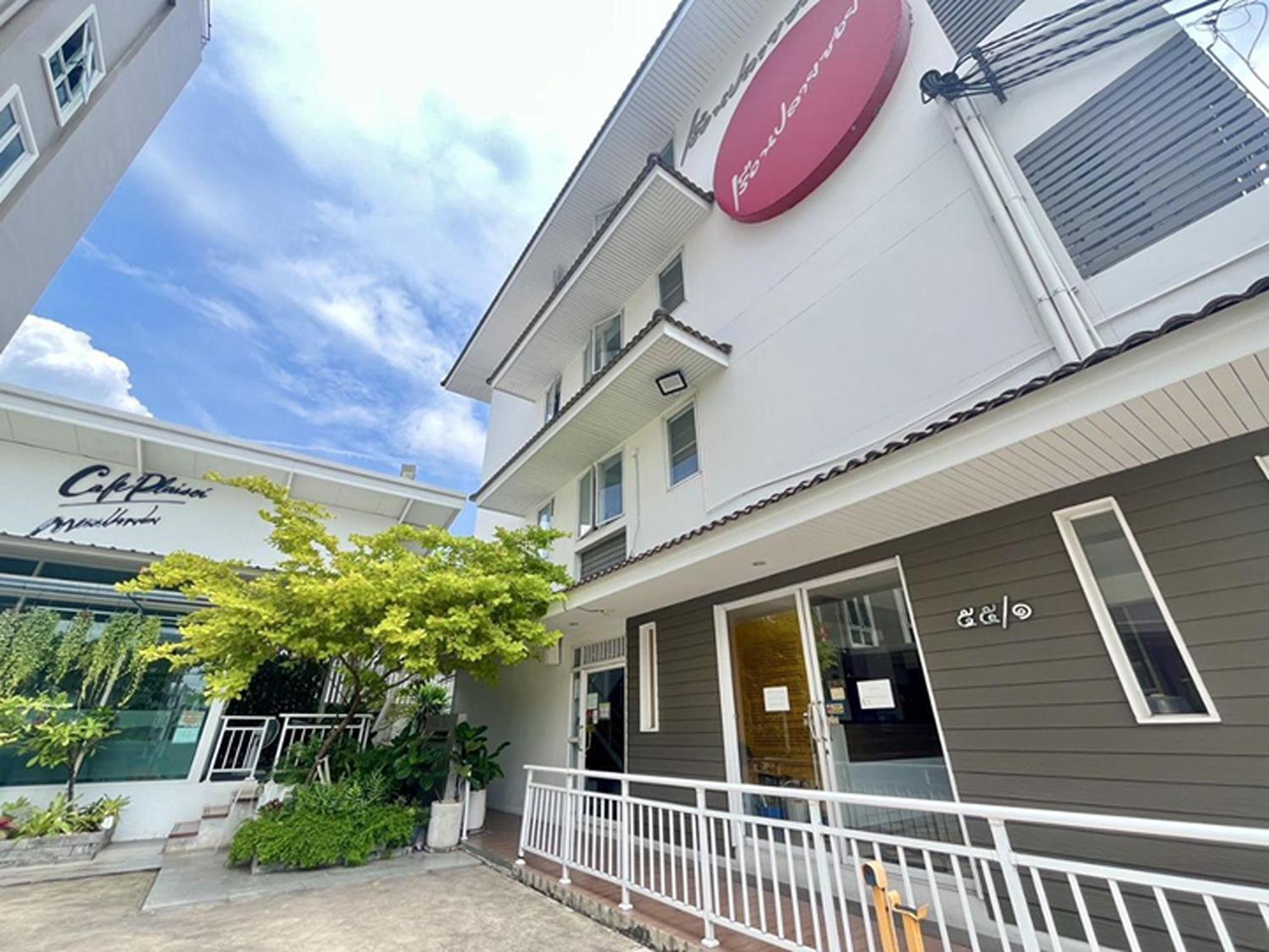 OYO 405 Ruan Plaisoi Apartment Banguecoque Exterior foto